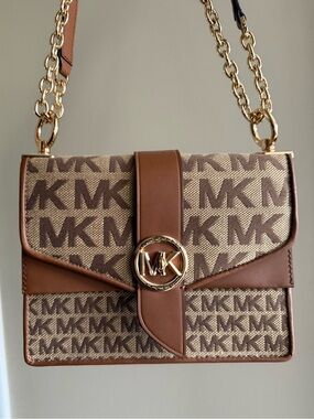 New Michael Kors Greenwich bag
MK Pattern Crossbody Purse in
Brown Leather